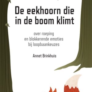 De eekhoorn die in de boom klimt